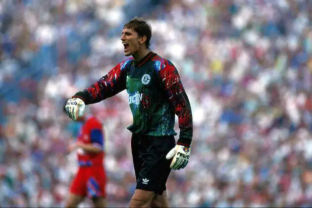 Holger Gehrke wütend bei einem Spiel von Schalke 04