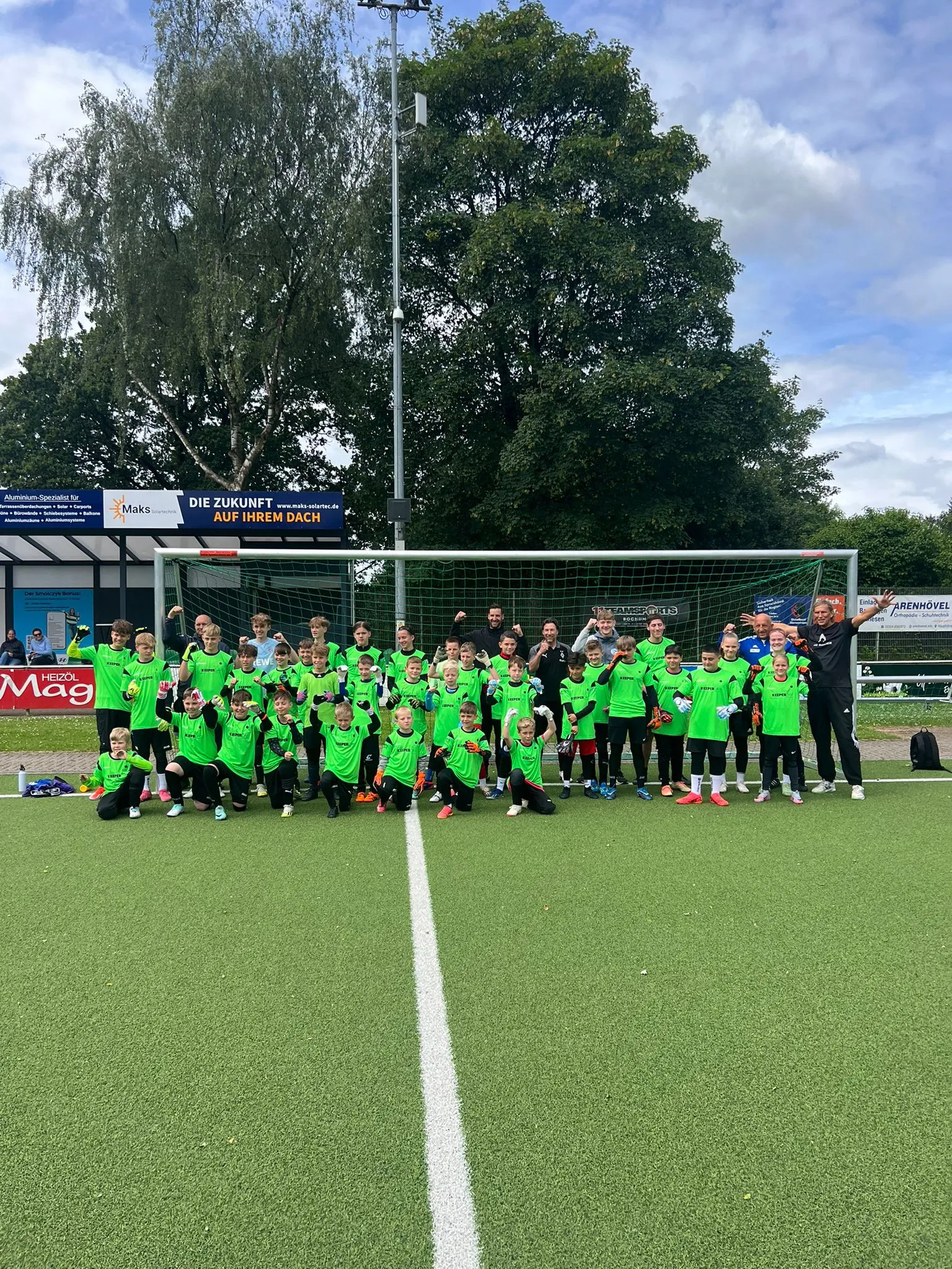 Holger mit vielen Jungen am Keeperday